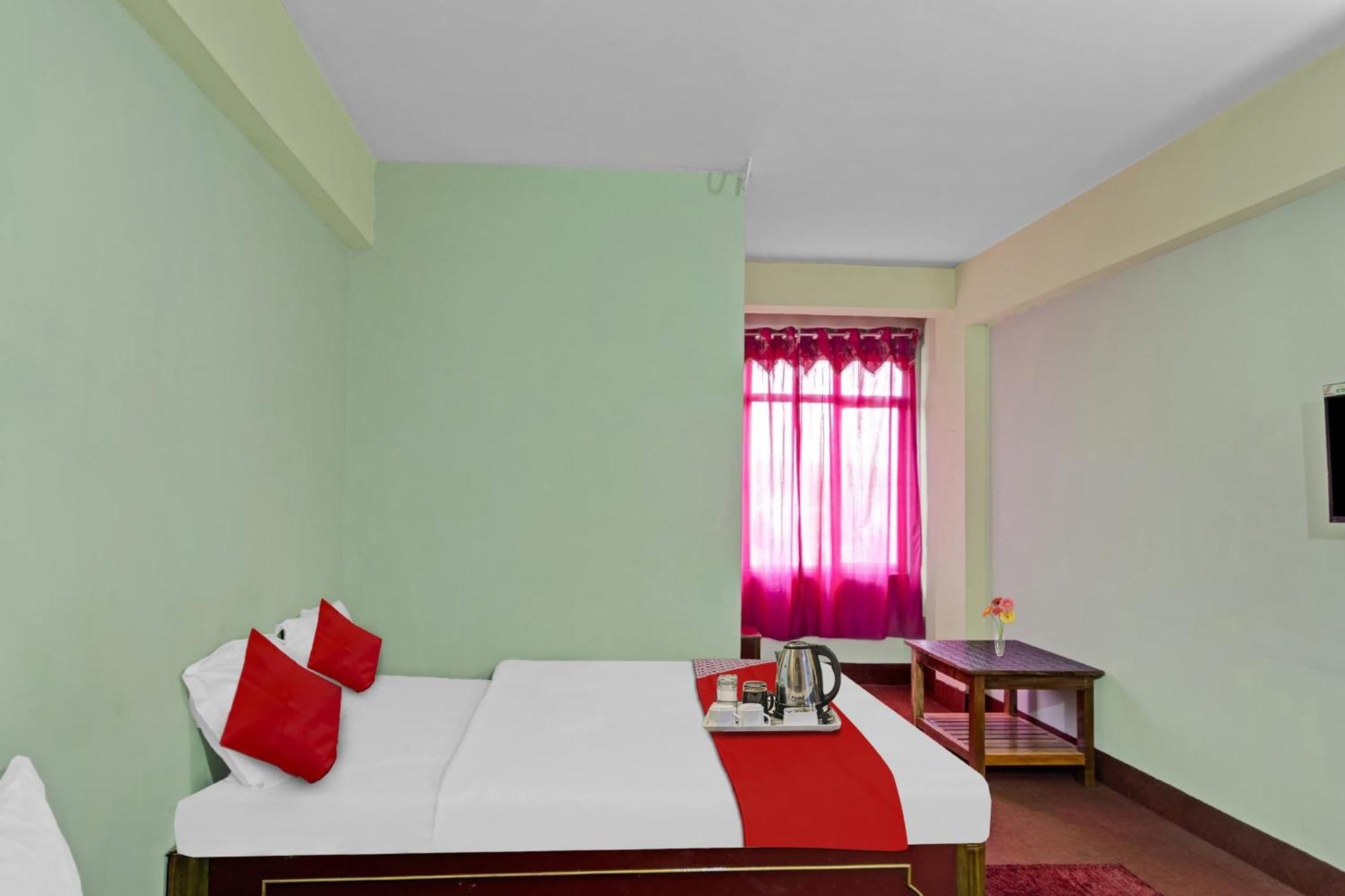 Hotel O Evergreen Guest House Шиллонг Экстерьер фото
