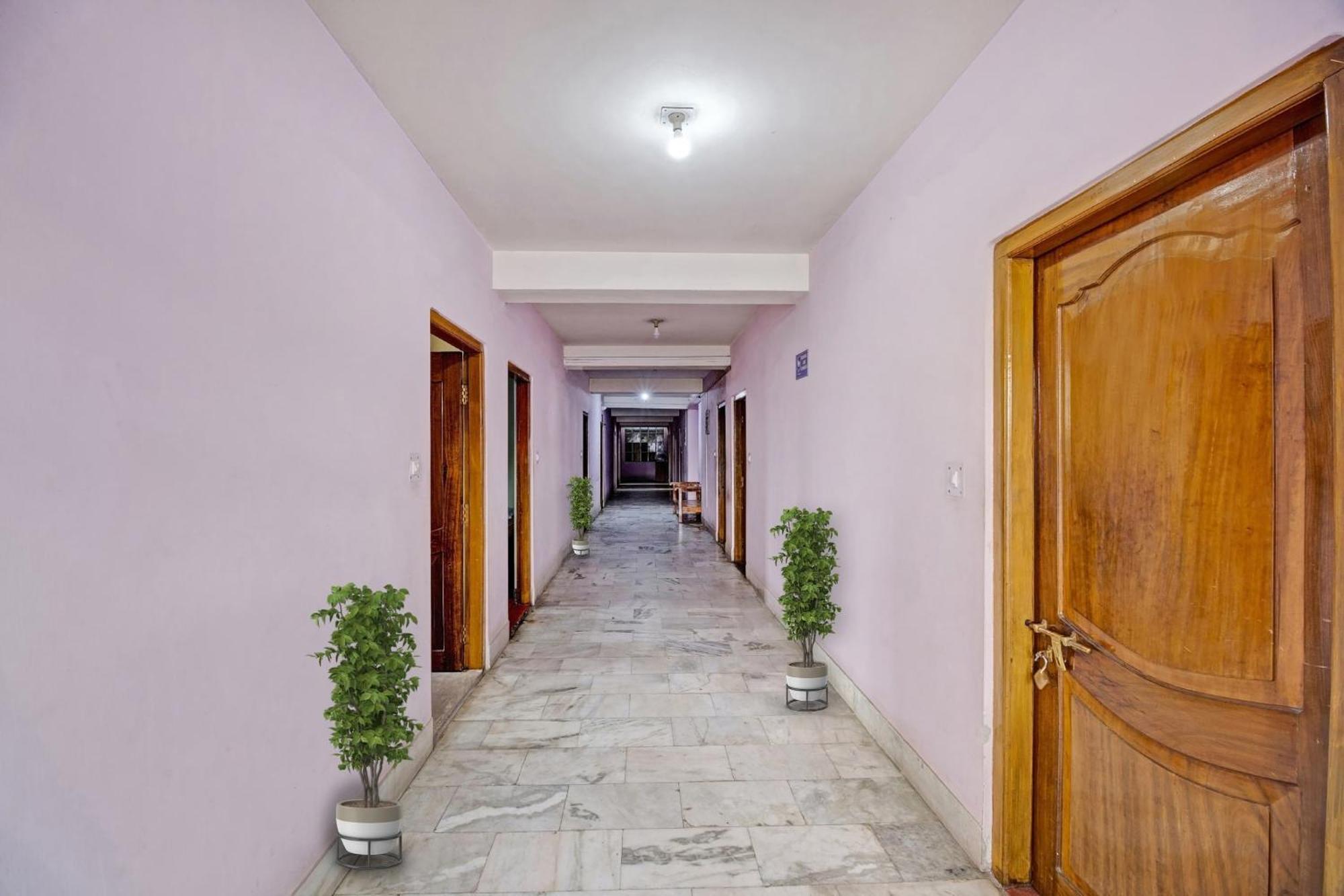 Hotel O Evergreen Guest House Шиллонг Экстерьер фото